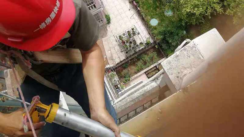 屋面防水伸缩缝金属盖板：关键规格解析**